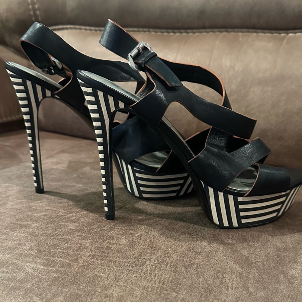 Guess Black and Cream Striped Heels 8.5